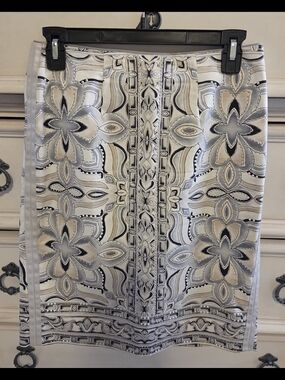 White House Black Market Gray and Cream Floral-Print Pencil Skirt